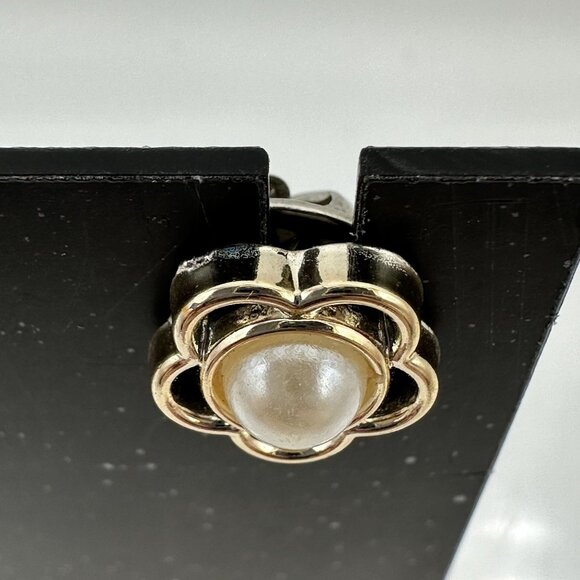 Gold Tone Flower Brooch Faux Pearl Center Lapel Pin Back Collar Loops Classic - Picture 7 of 8